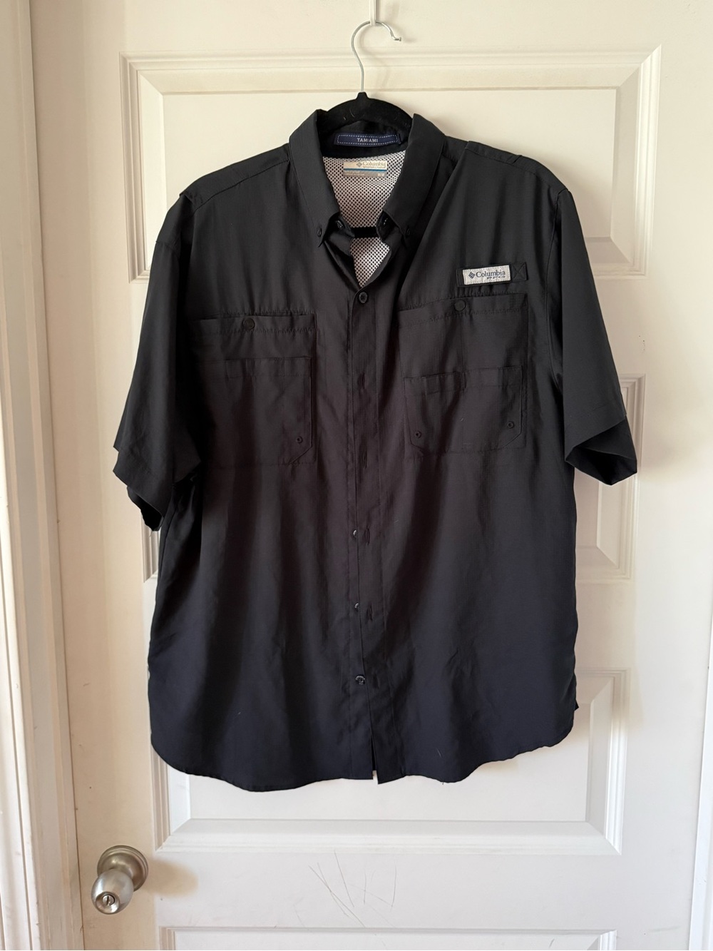 Columbia Men’s Short-Sleeve Black Button-Down PFG Shirt